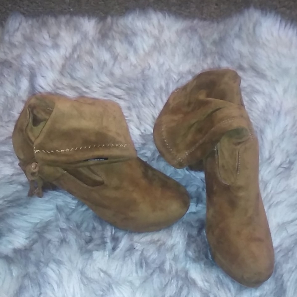 Bu collect booties